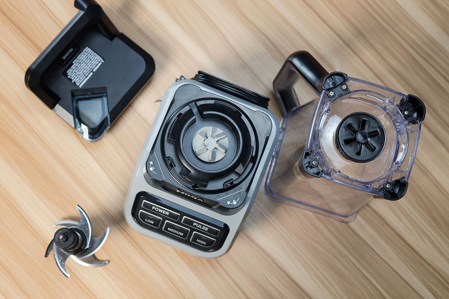 The Ninja BL610 motor base, lid, blade assembly, and container.