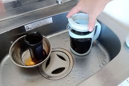 A short video showing how to decant the filter after brewing with the Primula Burke Deluxe cold brew coffee maker.