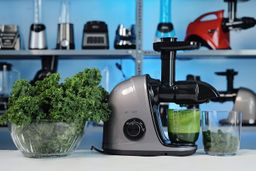 bowl of kale, Jocuu masticator, kale juice and pulp in containers