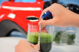 Measuring the foam in a kale juice cup