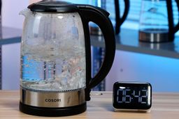 This kettle took 6 minutes and 42 seconds to bring 1.5 liters of room-temperature water (80°F/26.7°C) to boiling point (212°F/100°C).