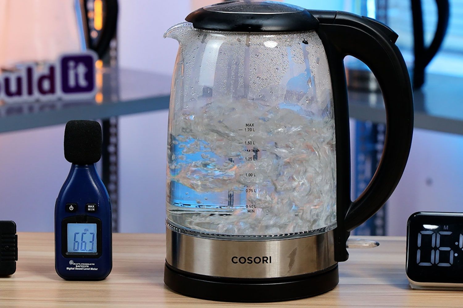During boiling, the Cosori’s noise level peaked at 66.3 dB while reaching a rolling simmer.