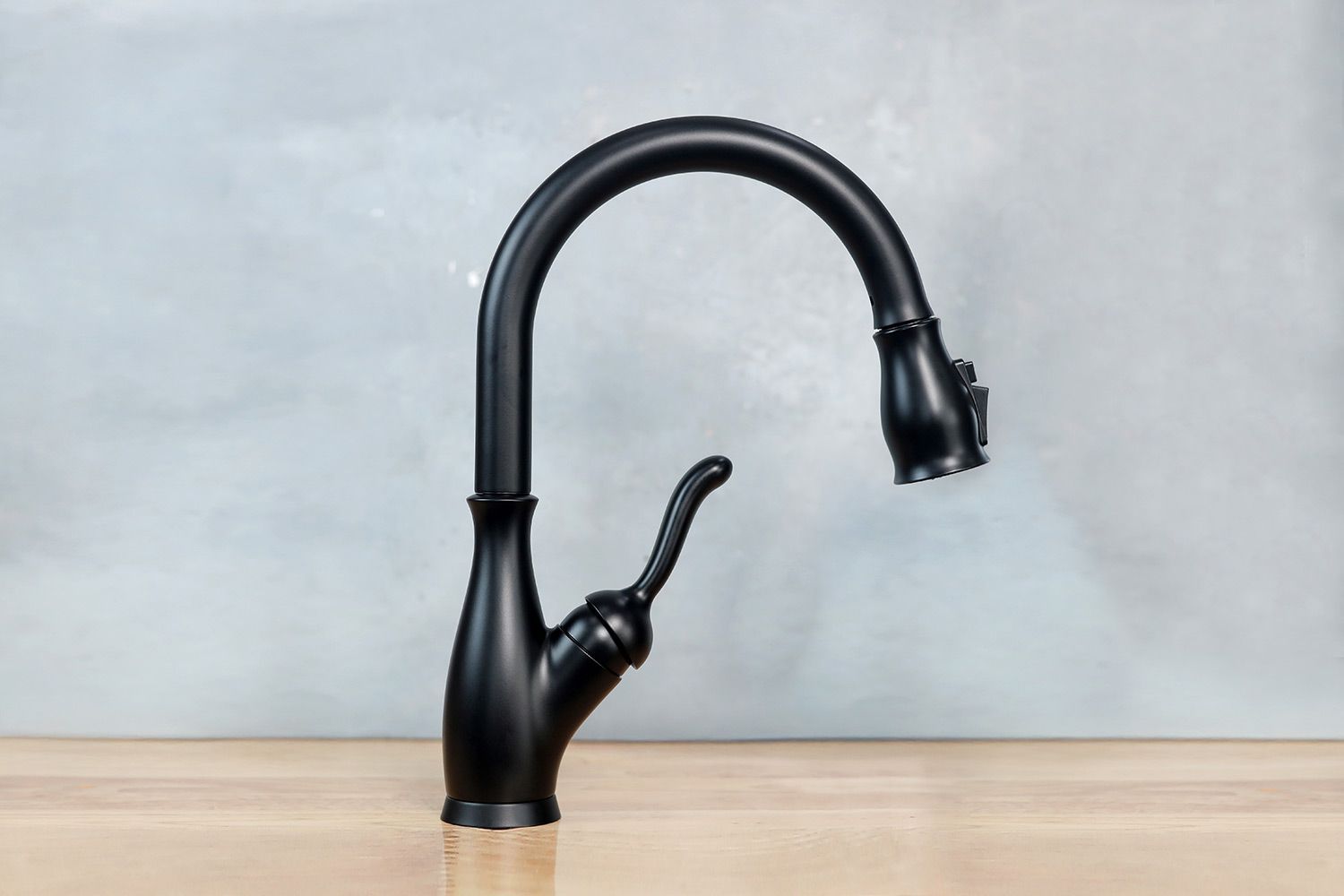  Delta Leland Kitchen Faucet Body Design