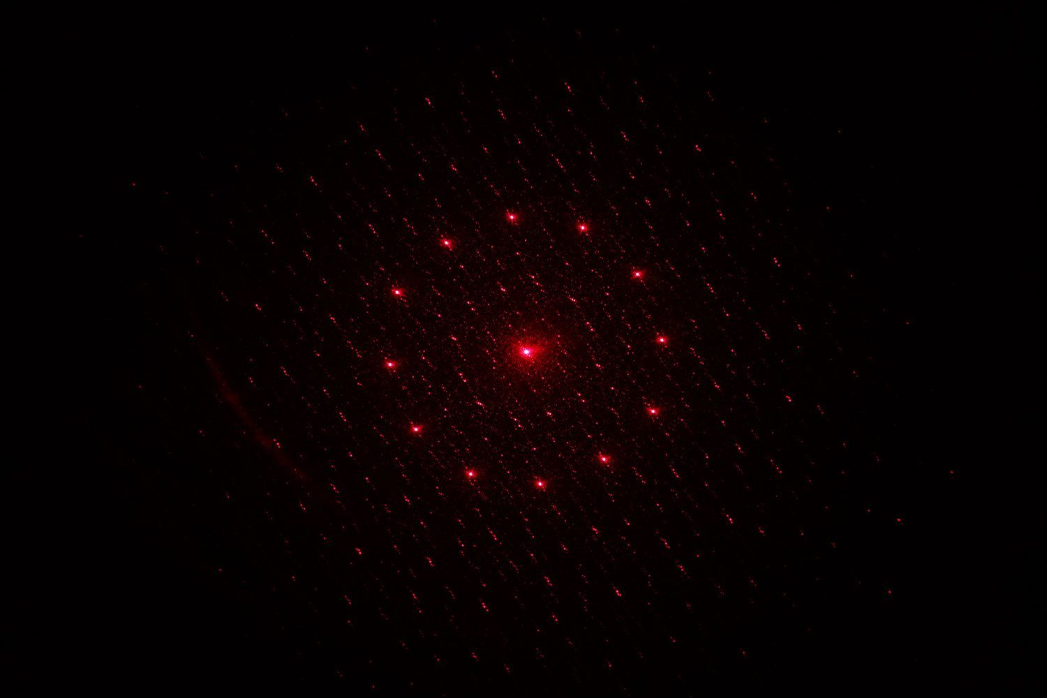 The Mecurate IRT600A laser dot pattern in a dark room.