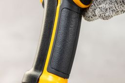 The black, textured plastic backside of the Sovarcate HS960D’s handgrip.