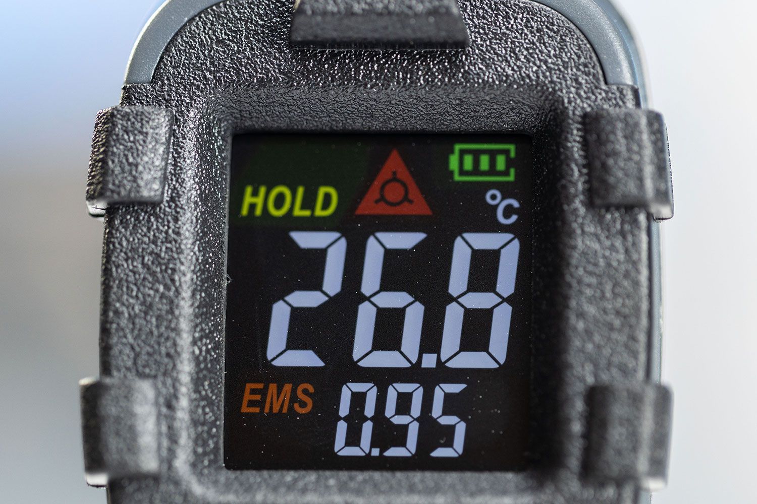 The LCD VA display panel of the Sovarcate HS980E. The screen currently reads 26.8°C, and the EMS setting is 0.95.