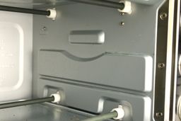 Grease on the right wall of the stainless steel Cuisinart TOB-40N Custom Classic Toaster Oven Broiler’s cooking chamber.