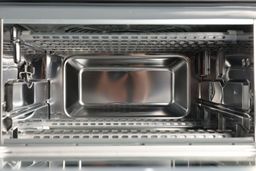 Cuisinart TOA-70 Interior