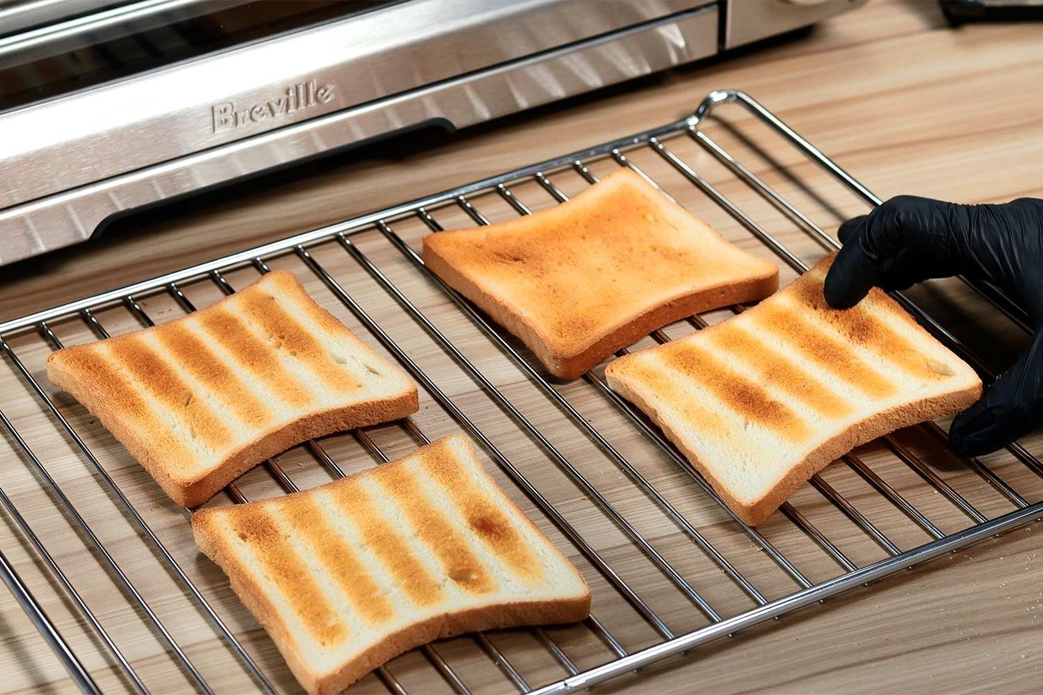 Breville BOV900BSS Smart Oven Air Fryer Pro Toast Test Result