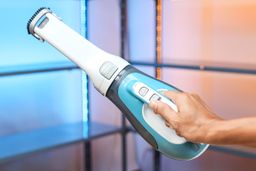 BlackDecker AdvancedClean Swivel Handheld Vacuum Handling 1