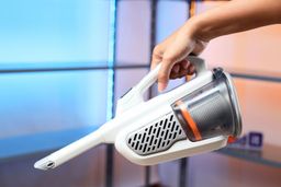 BLACKDECKER dustbuster AdvancedClean Handheld Vacuum Handling 2