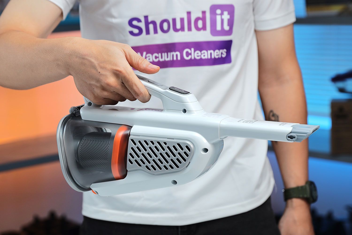 BLACKDECKER dustbuster AdvancedClean Handheld Vacuum Handling