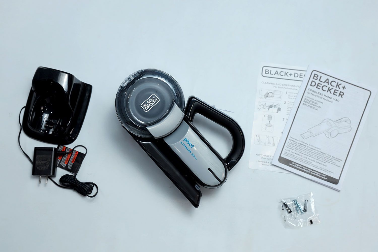 BLACKDECKER Pivot Vac BDH2000PL Handheld Vacuum In the Box
