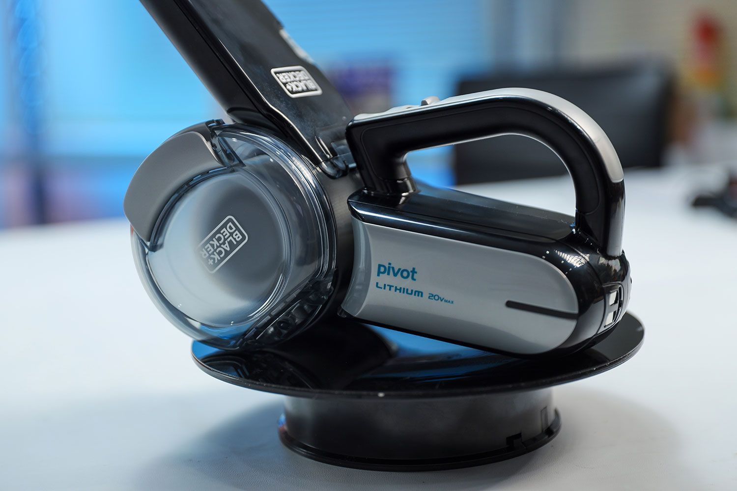 BLACKDECKER Pivot Vac BDH2000PL Handheld Vacuum Ease of Use 1