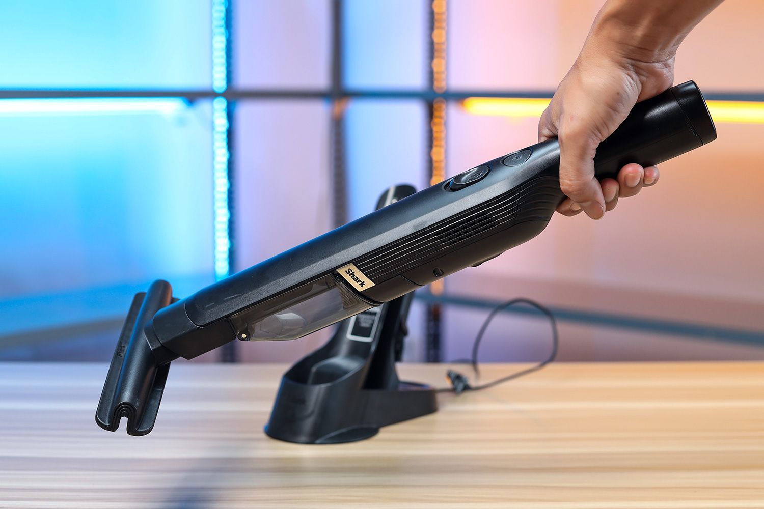 Shark WANDVAC Cordless Handheld Vacuum Handling