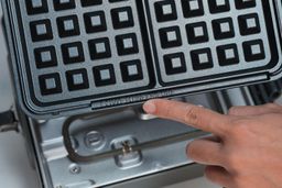 Cuisinart WAF 300P1 Waffle Plates 1