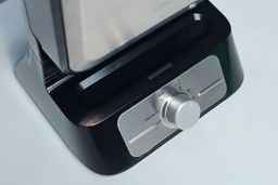 Ninja BW1001 NeverStick PRO Build Quality 2