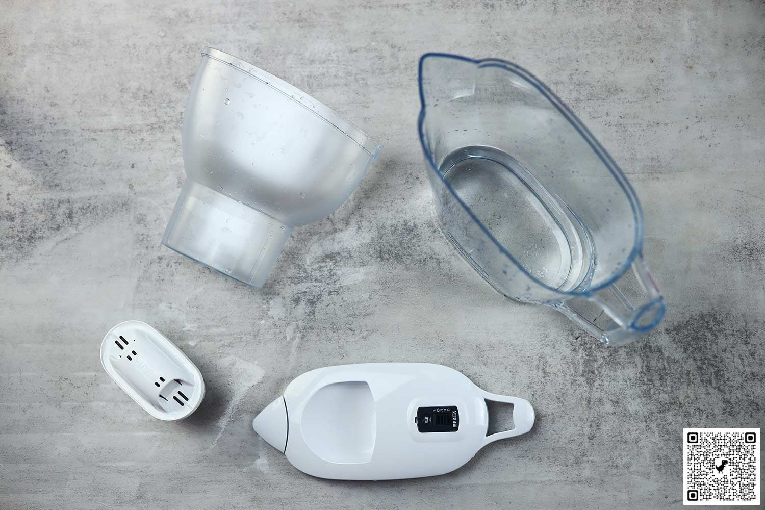 Parts of Brita Aluna: pitcher, reservoir, lid, filter