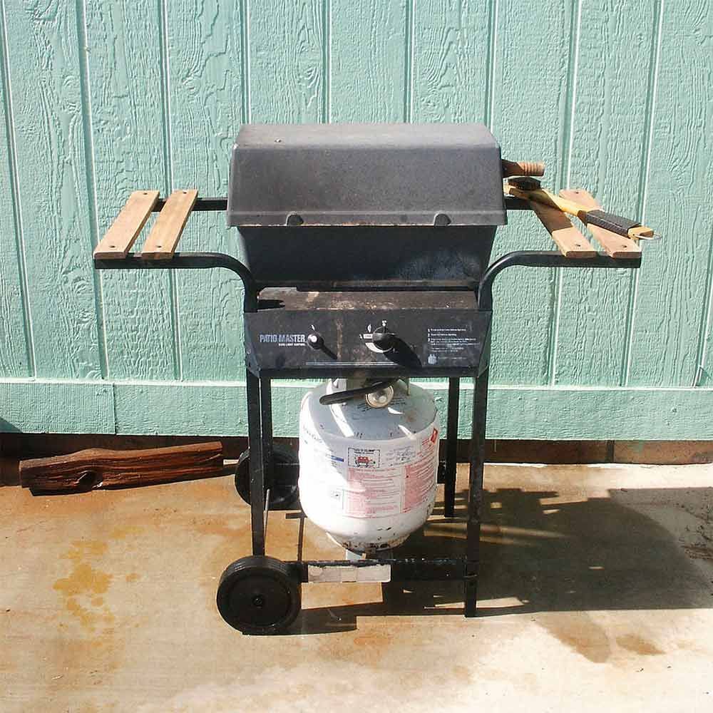 A typical propane grill using a fuel tank as storage for the fuel