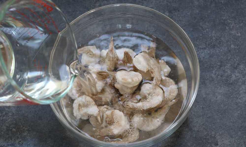 Soaking the shrimps directly will thaw them out even quicker