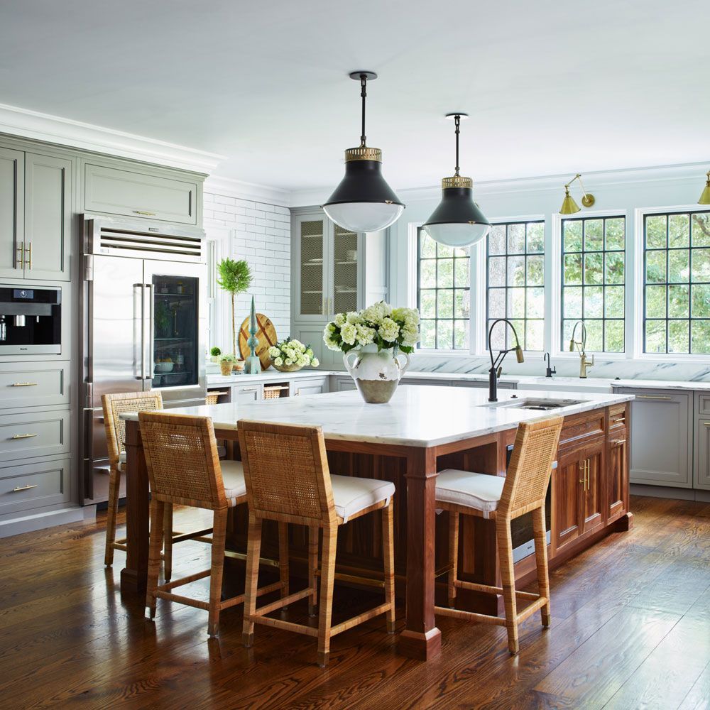 Oversized Island Modern Country Kitchen Idea