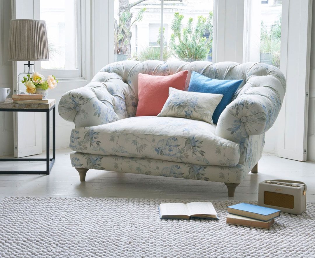 17 Small Apartment Living Room Ideas to Make the Most of Your Space